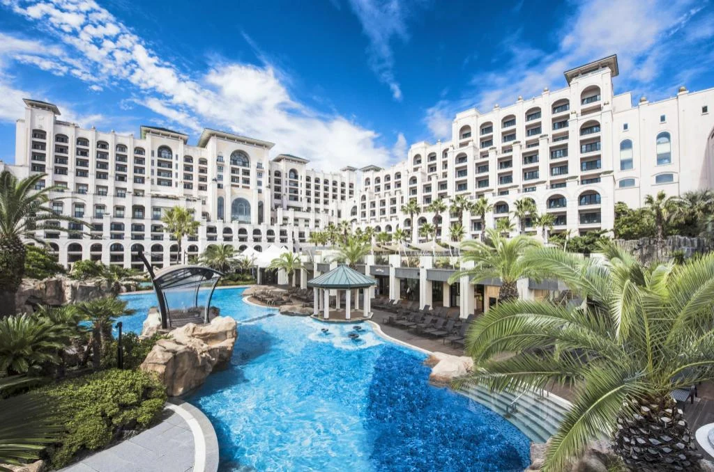 LOTTE HOTEL JEJU outdoor pool