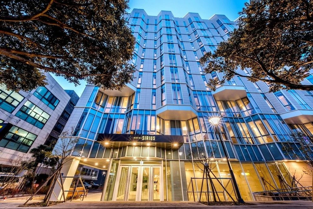 Entrance exterior of Hotel Sirius Jeju at 133 Doryeong-ro