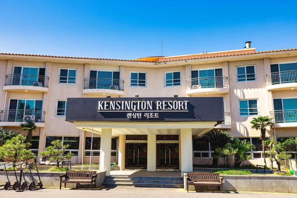 Entrance of Kensington Resort Jeju Hanlim at 530 Hallimhaean-ro