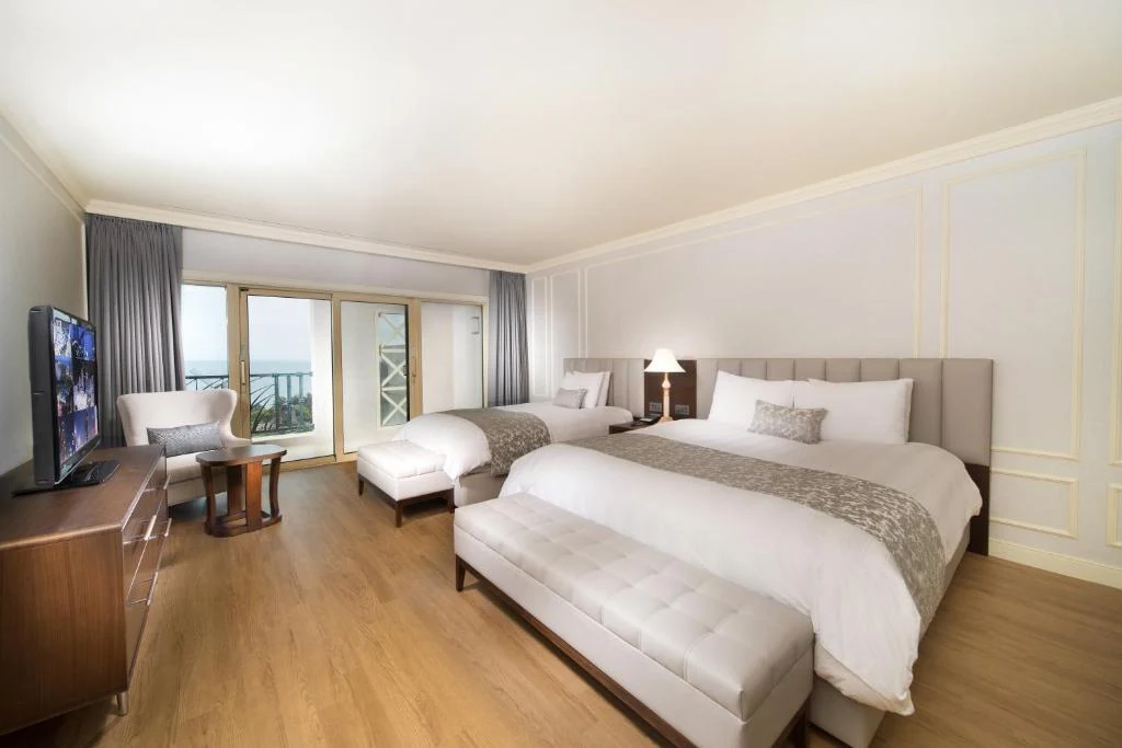 LOTTE HOTEL JEJU family room on Booking.com