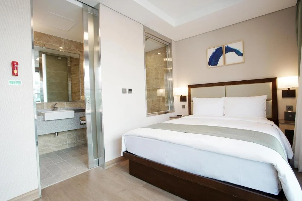 Inside the Stanford Hotel Busan Standard Double room type