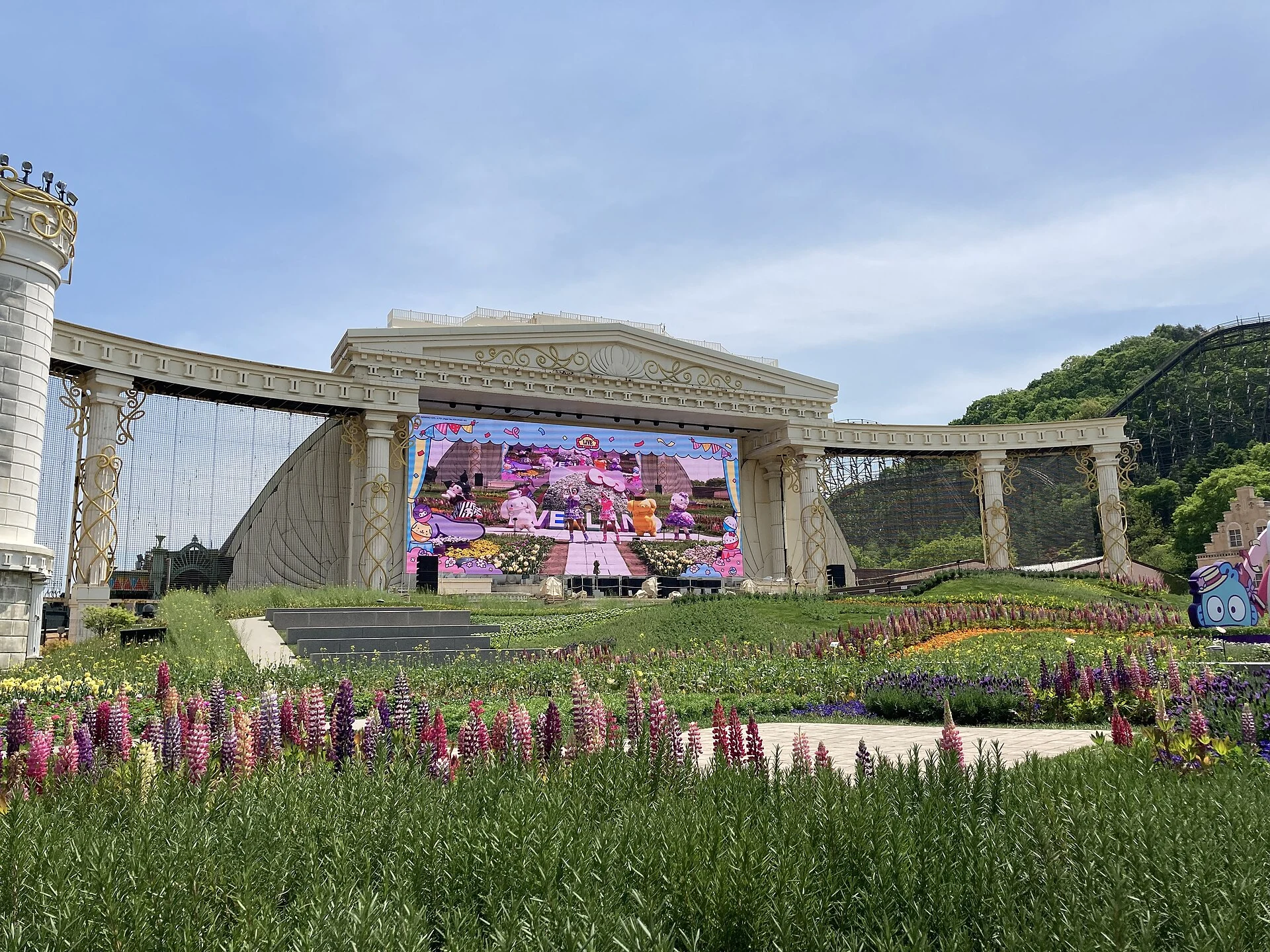 Everland grounds and park setting.