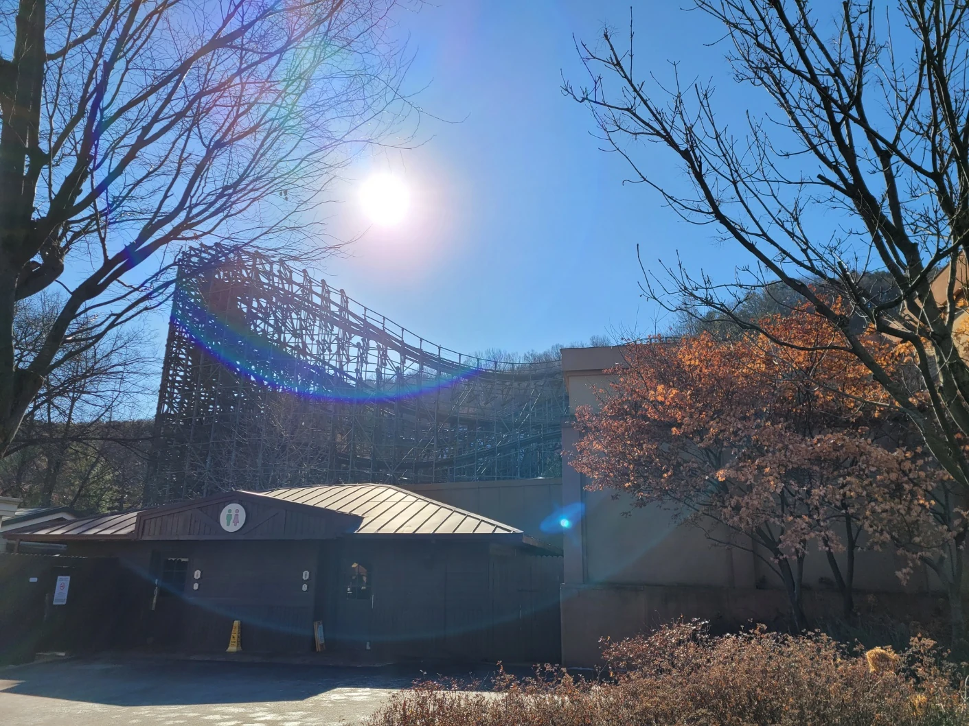 The monimoRUSH roller coaster at Everland.
