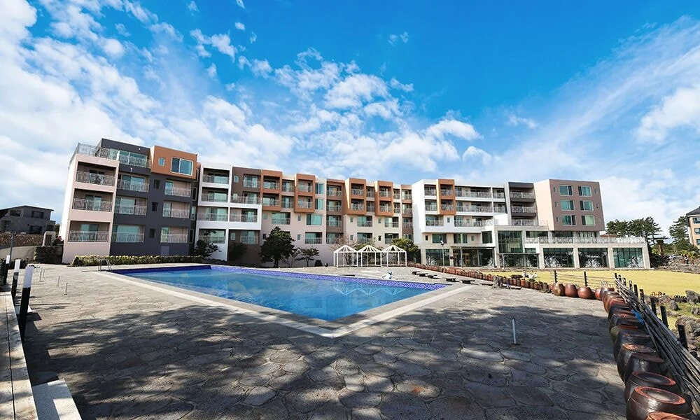 TOPS 10 Villa de Aewol exterior and outdoor pool