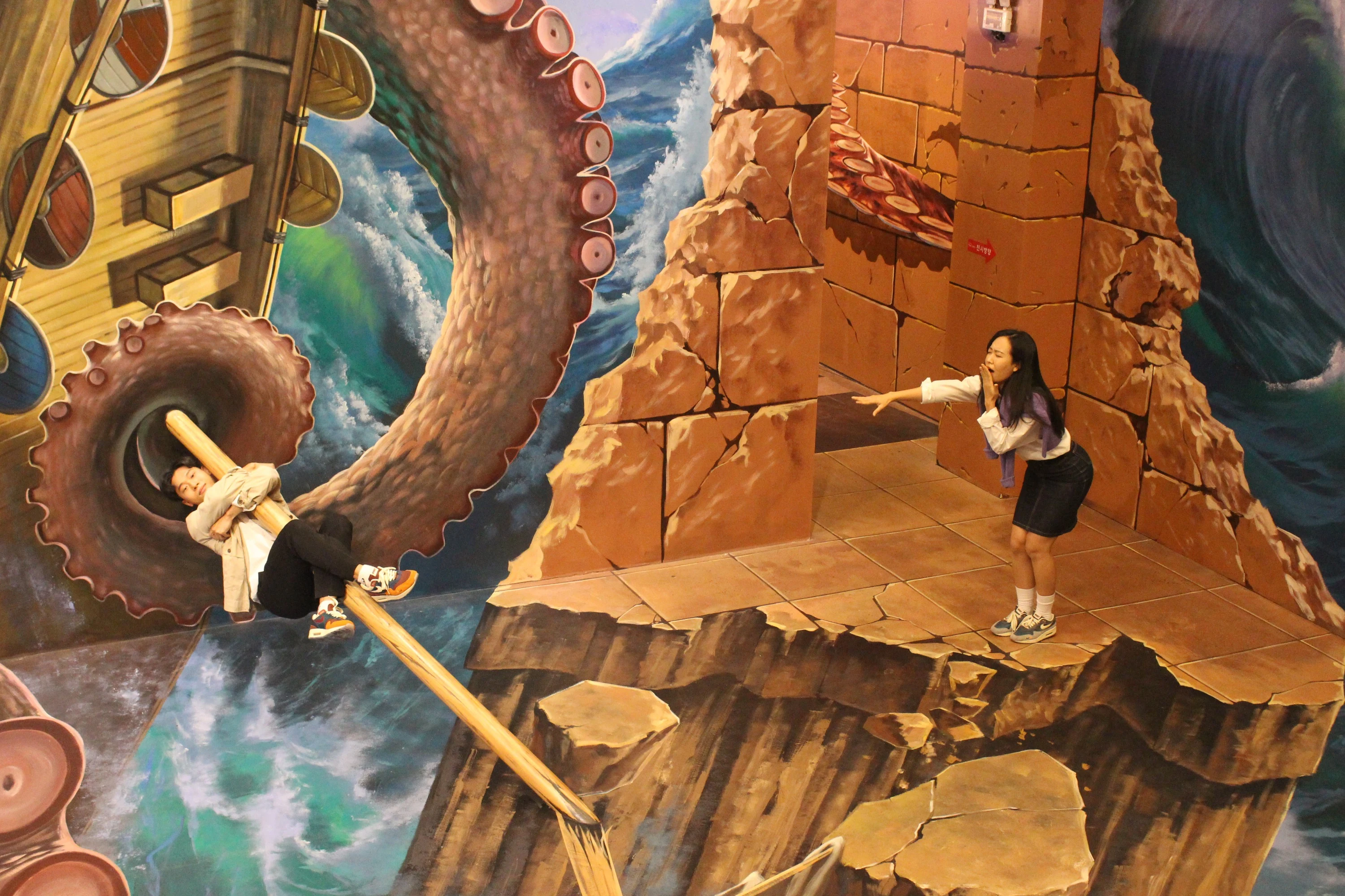Giant octopus and ocean optical-illusion exhibit at Alive Museum Jeju