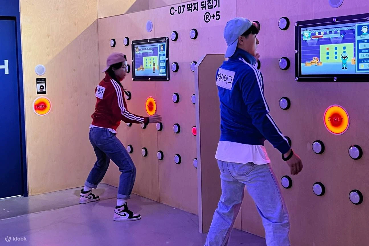 Interactive-wall challenge at Running Man Jeju.
