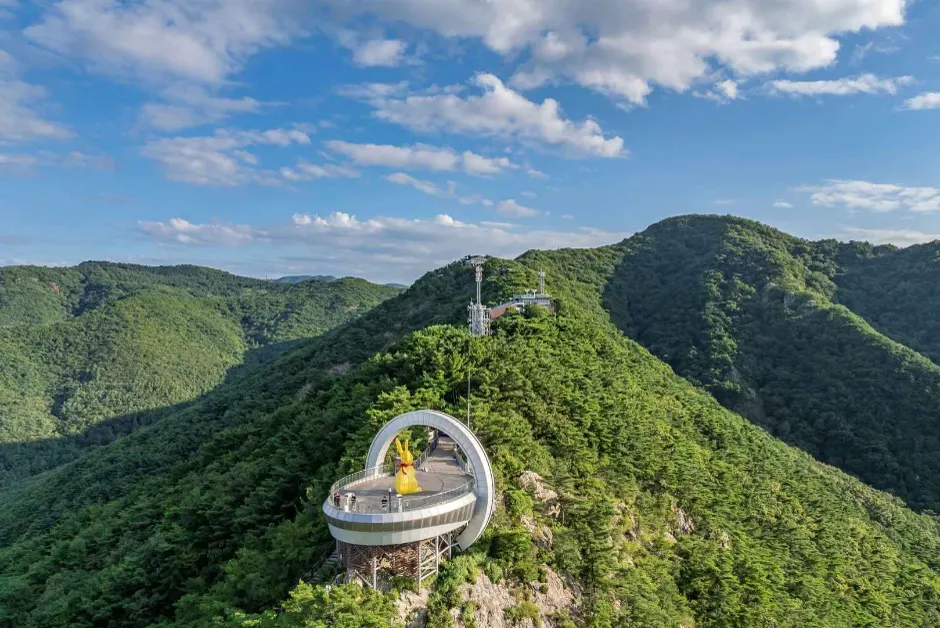 Apsan’s ring-shaped viewing deck on the mountain ridge.