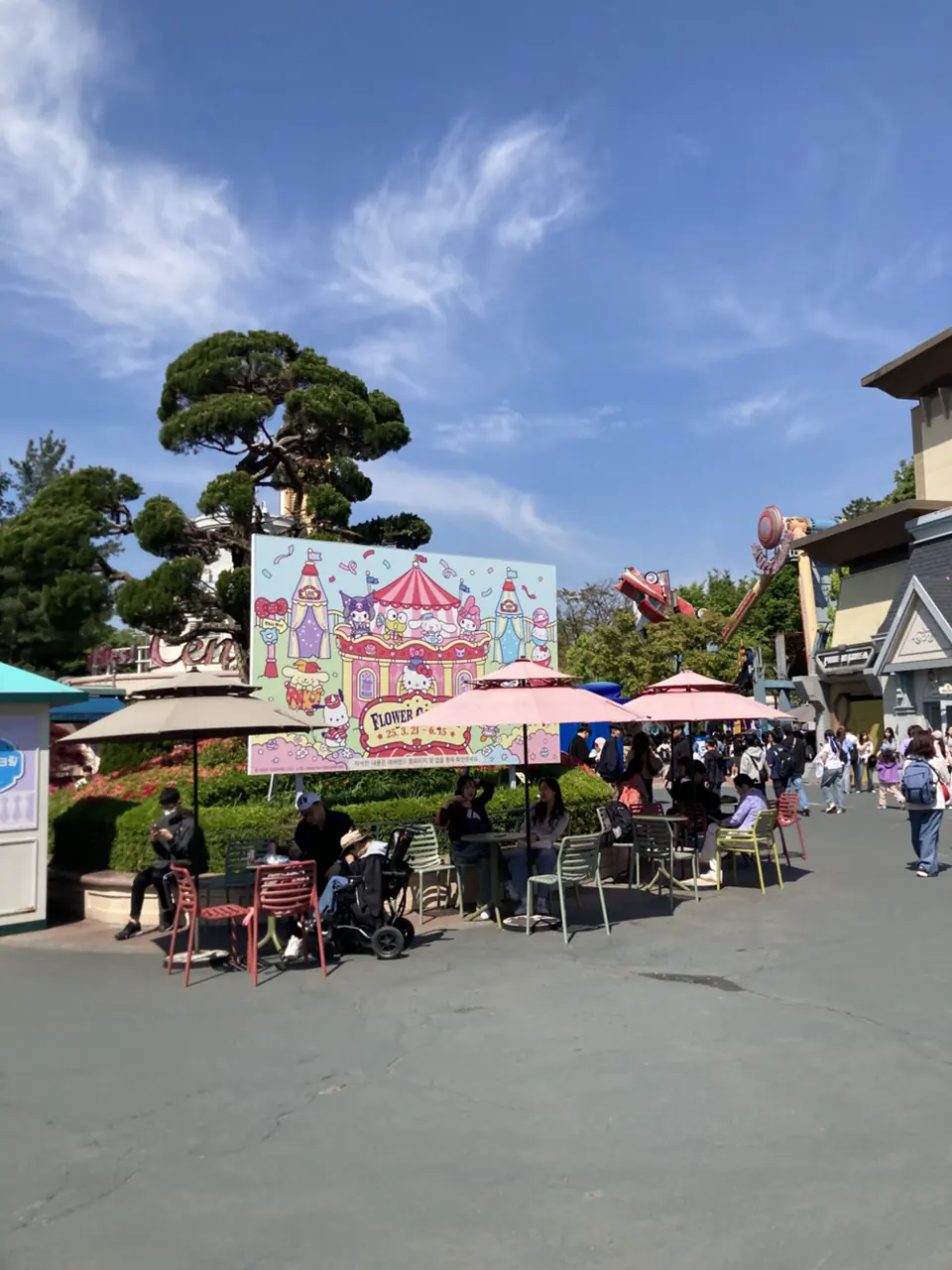 Everland park walkway and themed attraction area