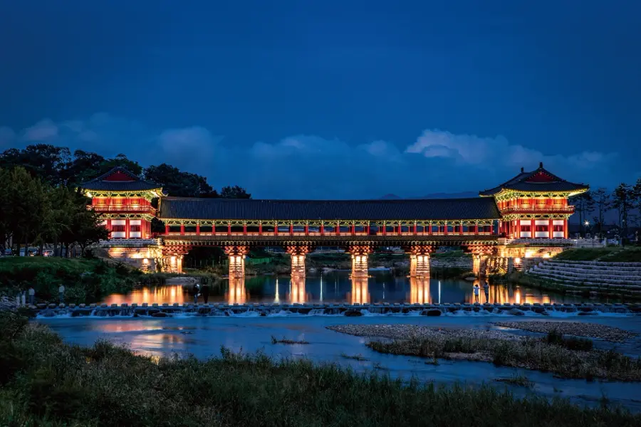 Woljeonggyo Bridge illuminated over Namcheon at blue hour
