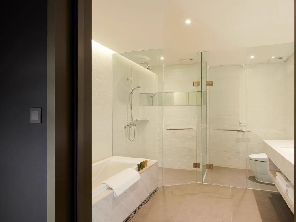 GLAD Mapo bathroom