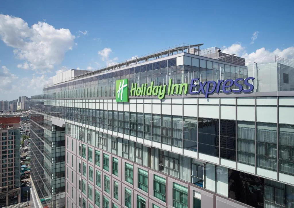 Exterior and sign of Holiday Inn Express Seoul Hongdae