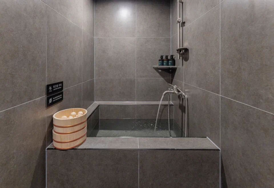 Hotel Hyuso Guro bath area