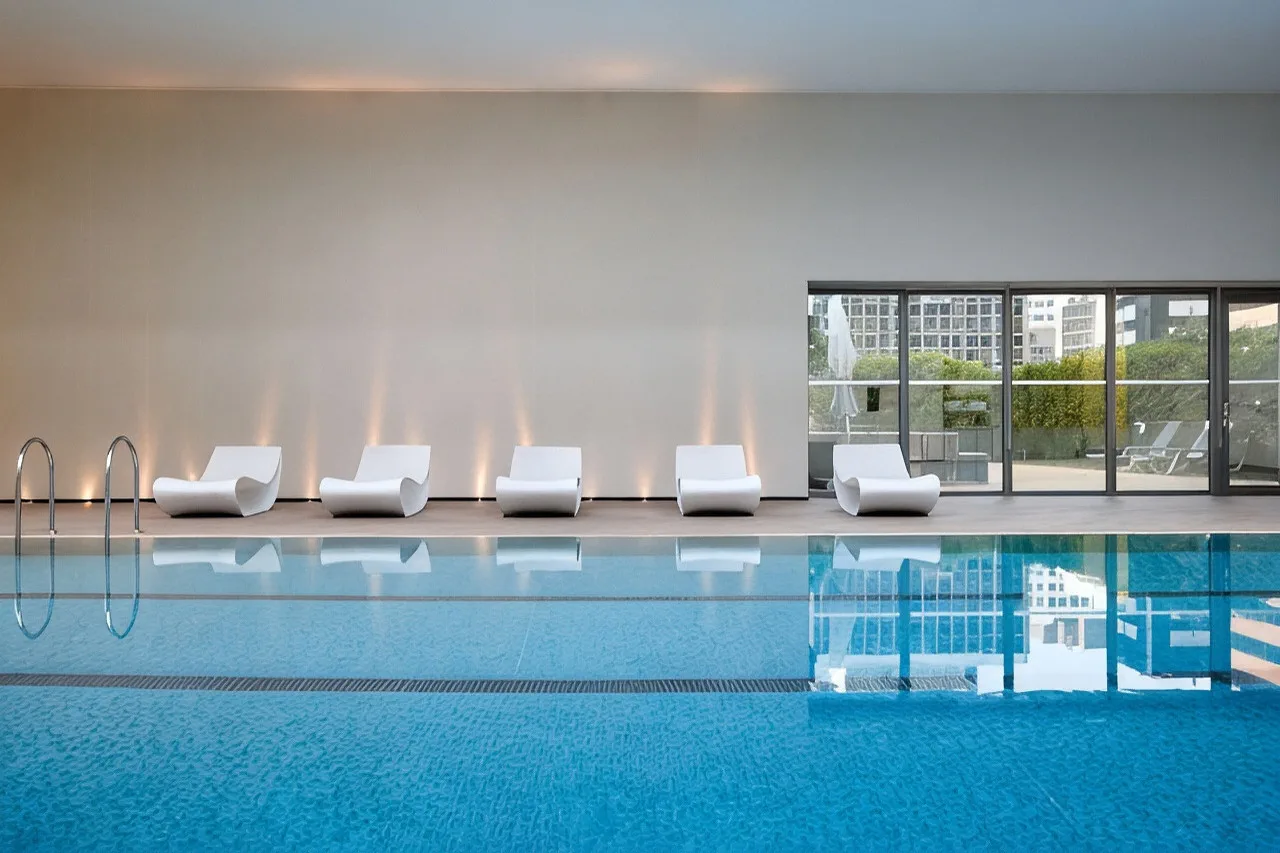 Real Korea travel scene related to Lotte Hotel Seoul or Westin Josun Seoul? Choose the friction you want to remove 1