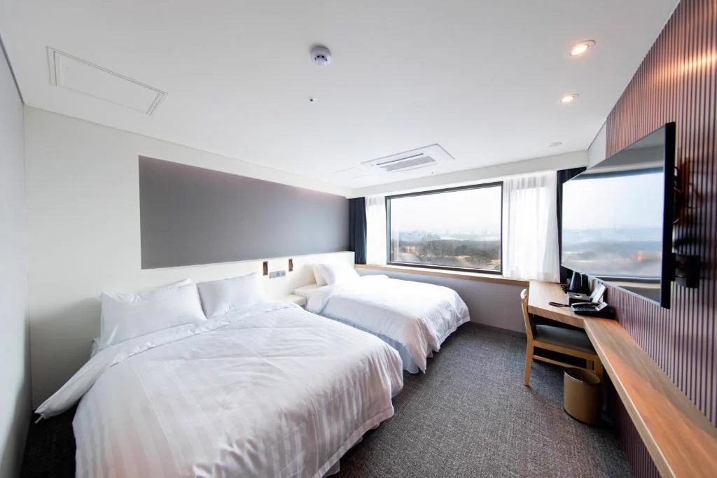 Twin room at Seoul Olympic Parktel