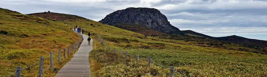 Real Korea travel scene related to Jeju east or west? Pick the side that fits your pace, not the longer attraction list 3