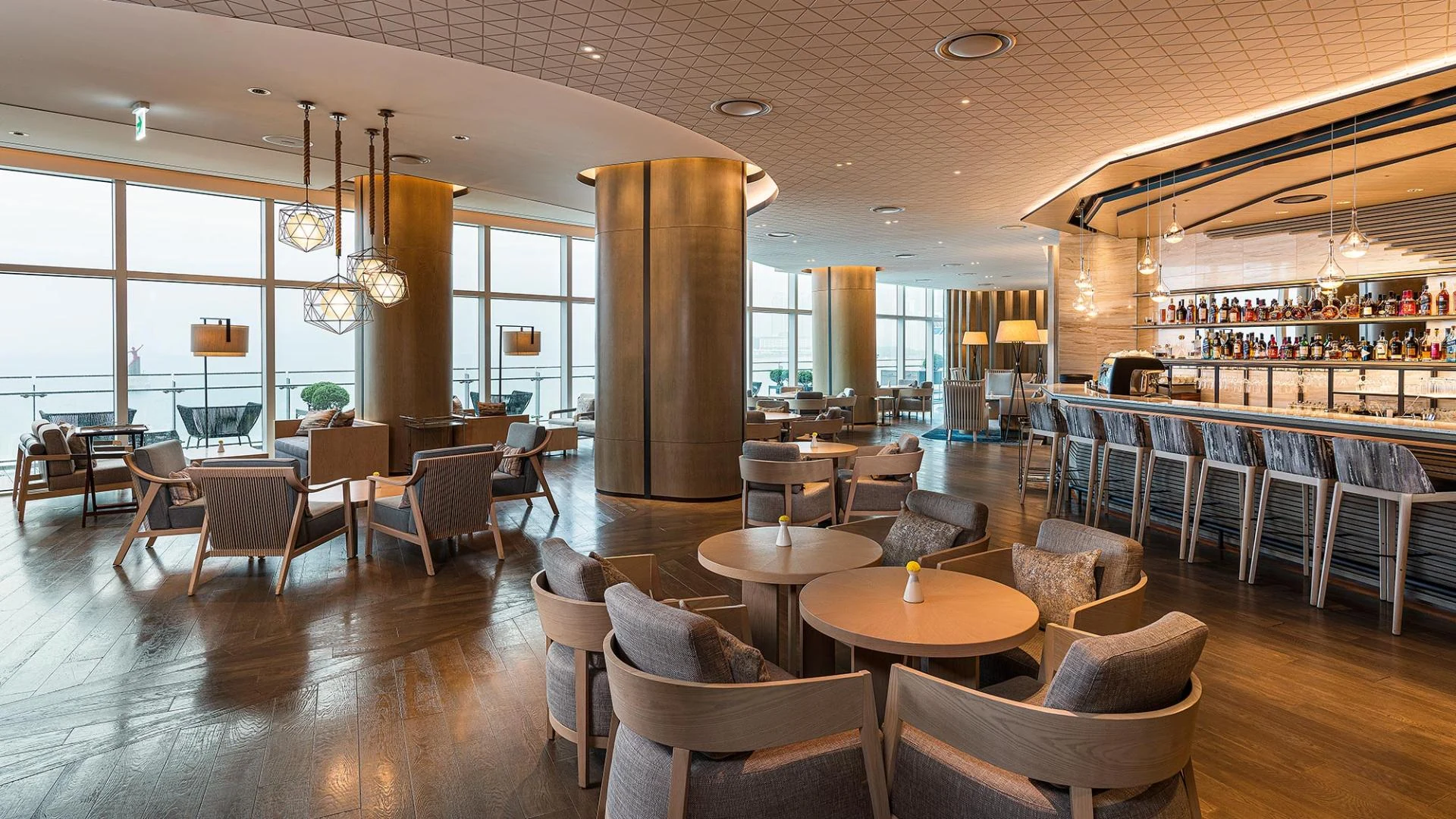 SIGNIEL BUSAN lounge with waterfront seating