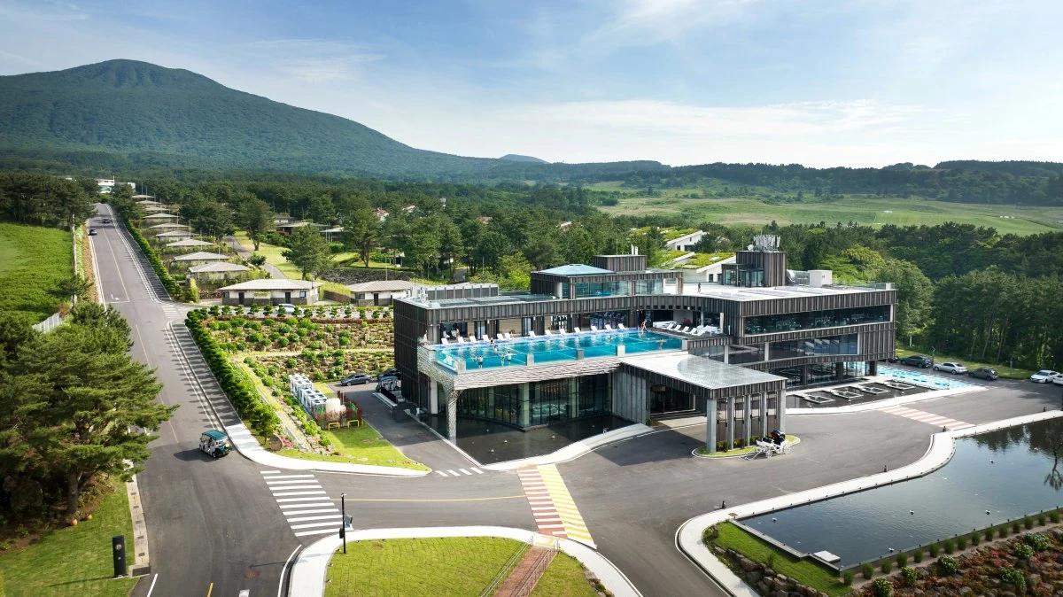 Amber Pure Hill Hotels and Resorts Jeju with the Pure Sky Pool