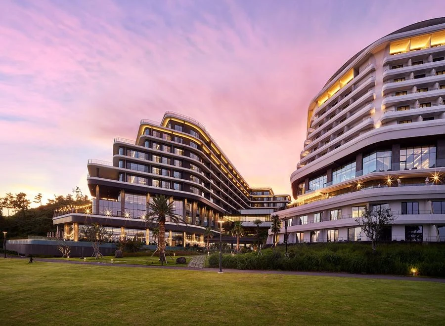 Parnas Hotel Jeju on the Jungmun coast