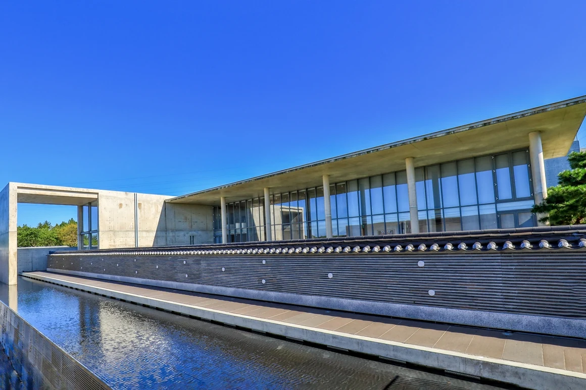 Tadao Ando architecture and reflecting water at Bonte Museum Jeju