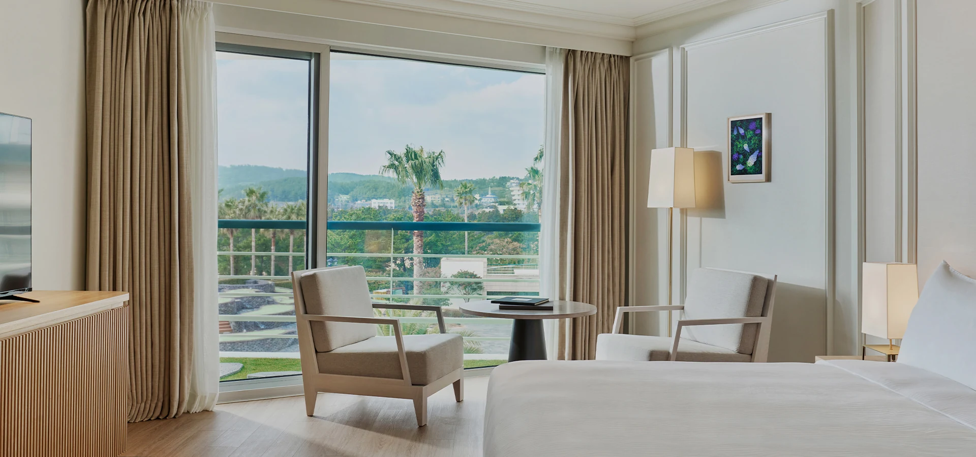 Grand Josun Jeju Deluxe room