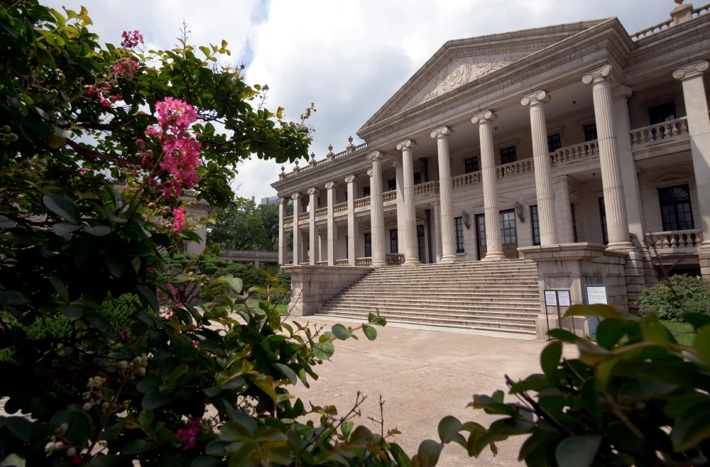 Deoksugung Palace facade and garden entrance in Seoul