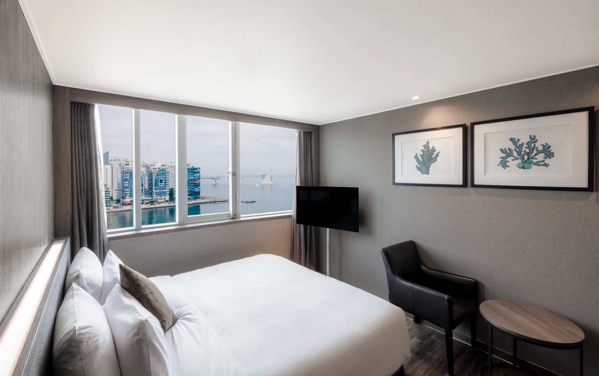 Real room photos of Kent Hotel Gwangalli Deluxe Double Ocean