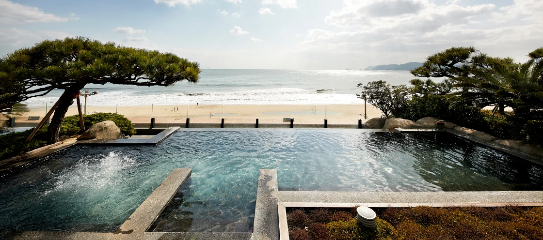 Paradise Hotel Busan outdoor ocean spa pool