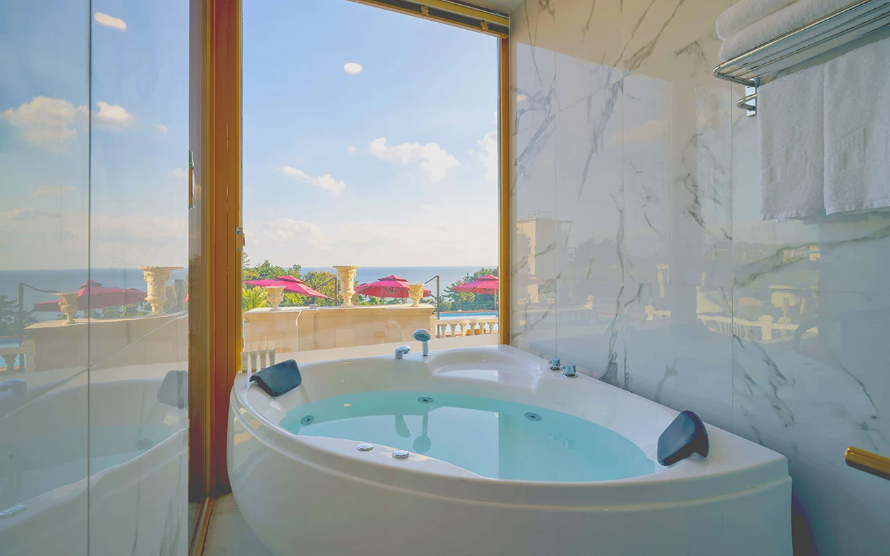 In-room Jacuzzi at GoldOne Hotel & Suites