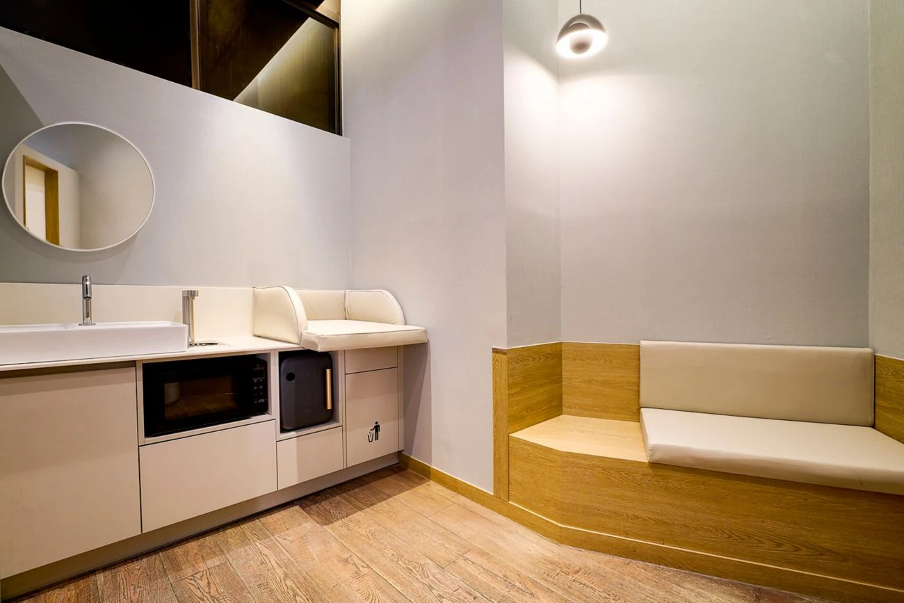Hotel room with a baby cot