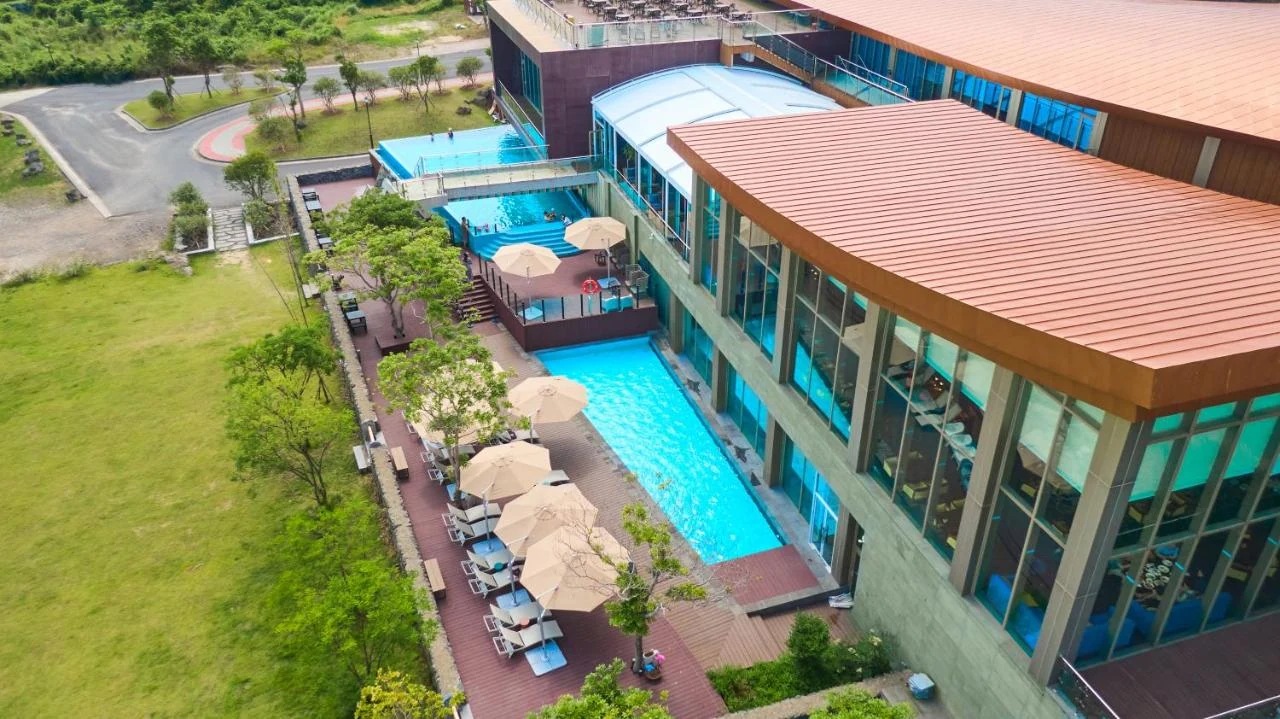 Camphortree Hotel and Resort pool