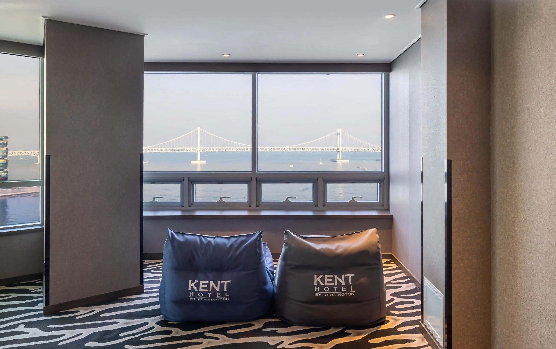 Real photo of Kent Hotel Gwangalli Signature View Gallery.