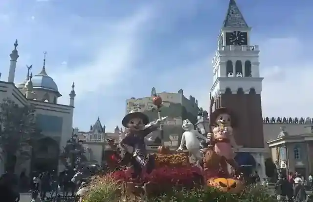 Outdoor park scenery at Everland in Yongin, Gyeonggi-do
